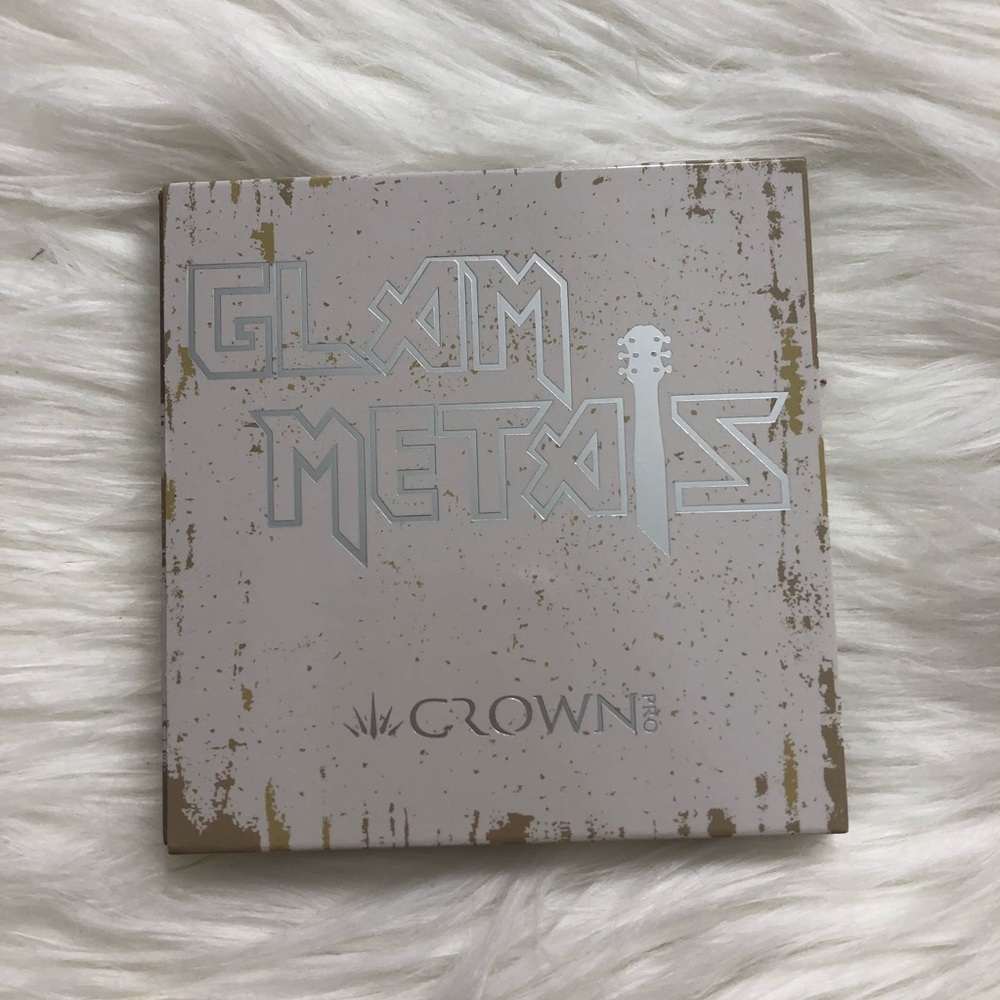 Crown Pro Glam Metal Eyeshadow Palette